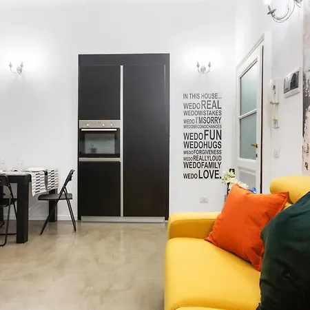 Porta Romana Courtyard Flat *